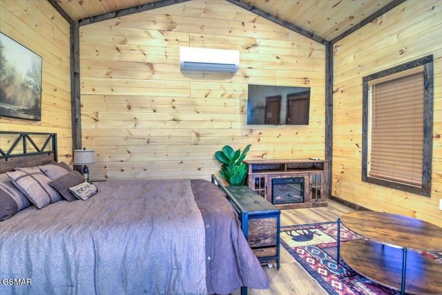 181 Highway 32, Cosby, TN 37722