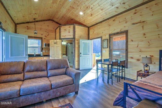 181 Highway 32, Cosby, TN 37722