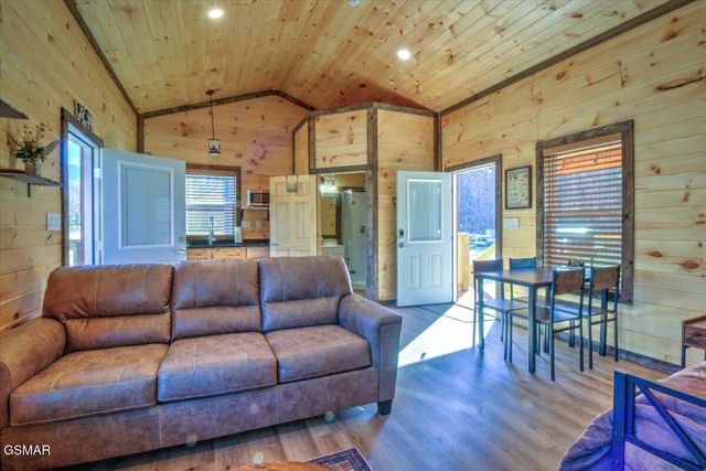 181 Highway 32, Cosby, TN 37722