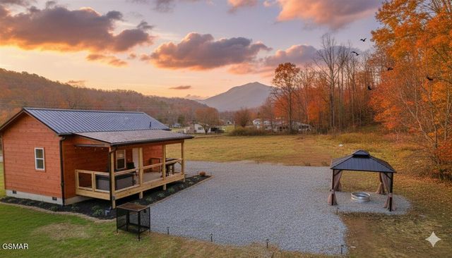 181 Highway 32, Cosby, TN 37722