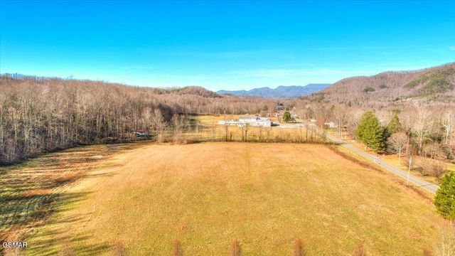 181 Highway 32, Cosby, TN 37722