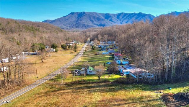181 Highway 32, Cosby, TN 37722