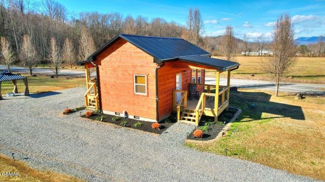 181 Highway 32, Cosby, TN 37722