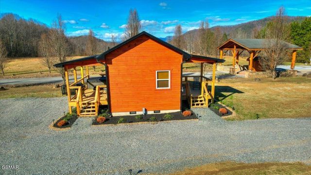 181 Highway 32, Cosby, TN 37722