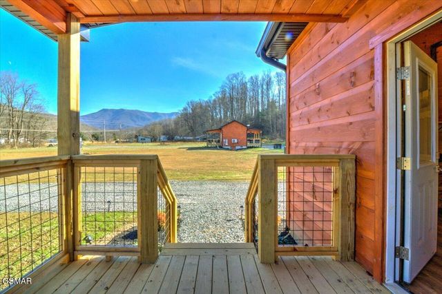 181 Highway 32, Cosby, TN 37722