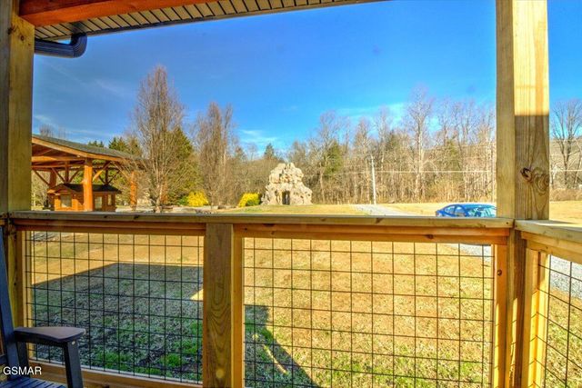 181 Highway 32, Cosby, TN 37722