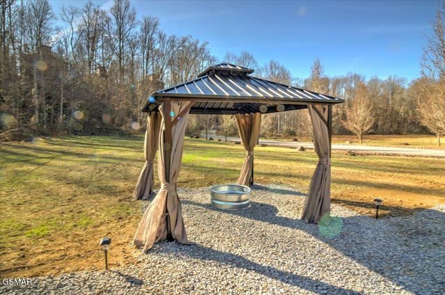 181 Highway 32, Cosby, TN 37722