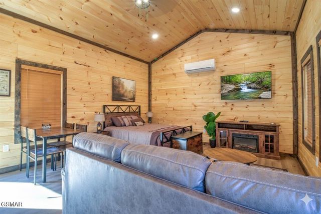 181 Highway 32, Cosby, TN 37722