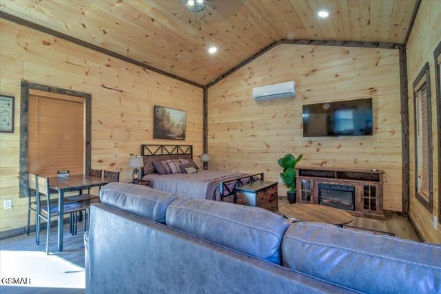 181 Highway 32, Cosby, TN 37722