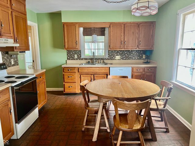 150 W Main Street, Mooresville, IN 46158