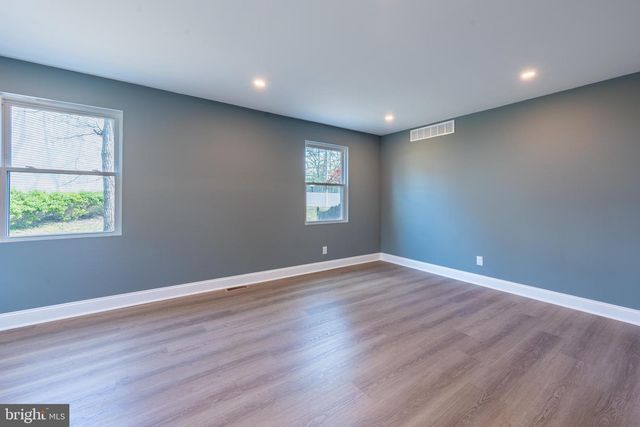 3 SLALOM CT, Pine Hill, NJ 08021