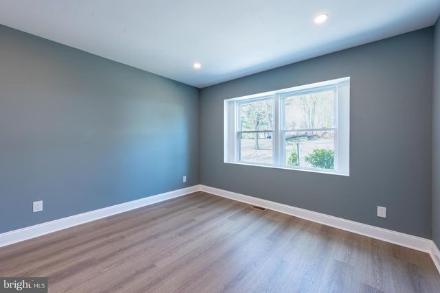 3 SLALOM CT, Pine Hill, NJ 08021