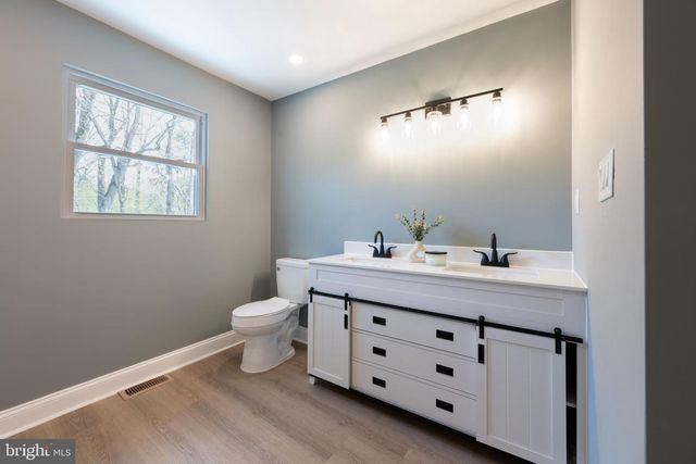 3 SLALOM CT, Pine Hill, NJ 08021