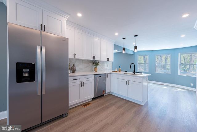 3 SLALOM CT, Pine Hill, NJ 08021