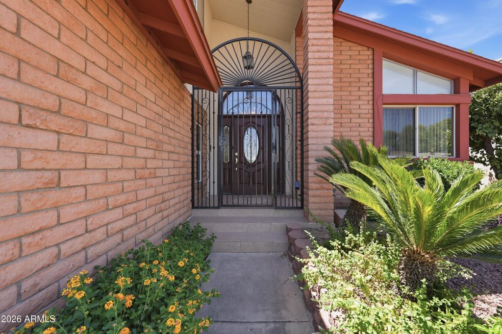 4901 W SELDON Lane, Glendale, AZ 85302 — photo 4