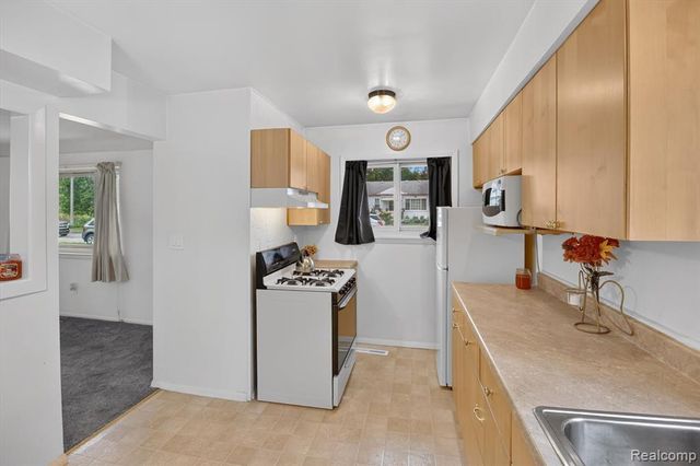 2199 Pearl Avenue, Warren, MI 48091