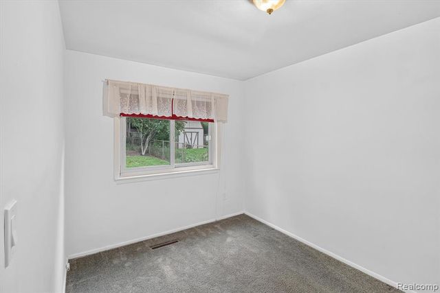 2199 Pearl Avenue, Warren, MI 48091