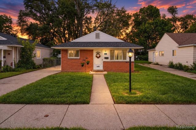 2199 Pearl Avenue, Warren, MI 48091