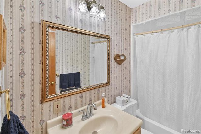 2199 Pearl Avenue, Warren, MI 48091