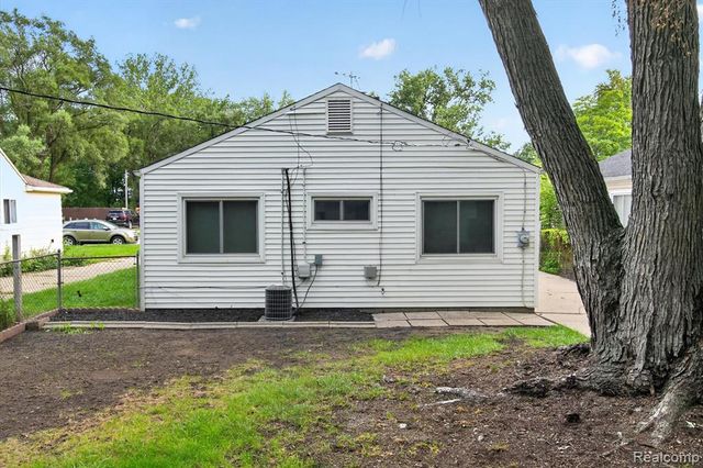 2199 Pearl Avenue, Warren, MI 48091
