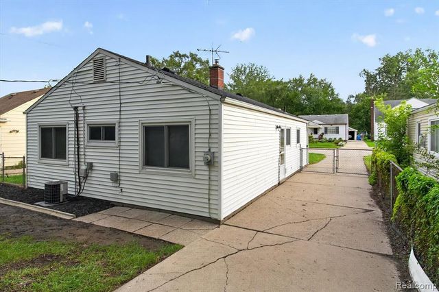 2199 Pearl Avenue, Warren, MI 48091