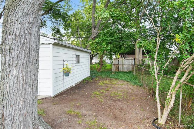 2199 Pearl Avenue, Warren, MI 48091