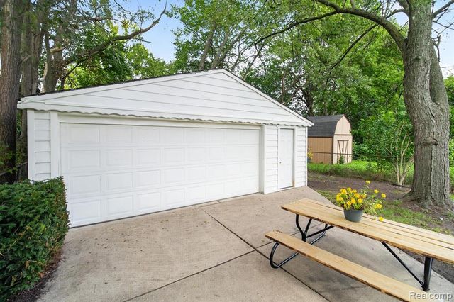 2199 Pearl Avenue, Warren, MI 48091