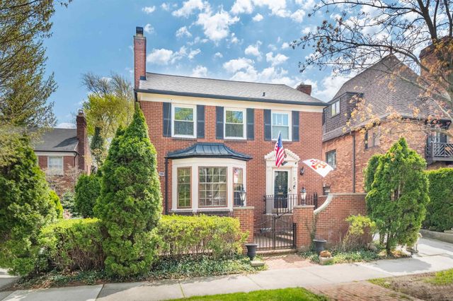 50 Cranford Lane, Grosse Pointe, MI 48230