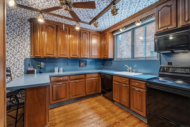 50 Cranford Lane, Grosse Pointe, MI 48230