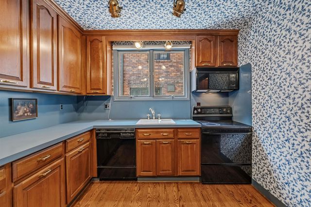 50 Cranford Lane, Grosse Pointe, MI 48230