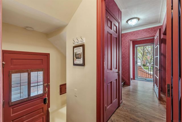 50 Cranford Lane, Grosse Pointe, MI 48230