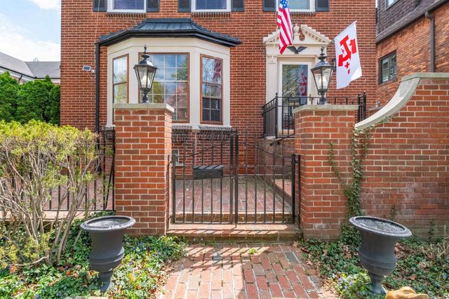 50 Cranford Lane, Grosse Pointe, MI 48230