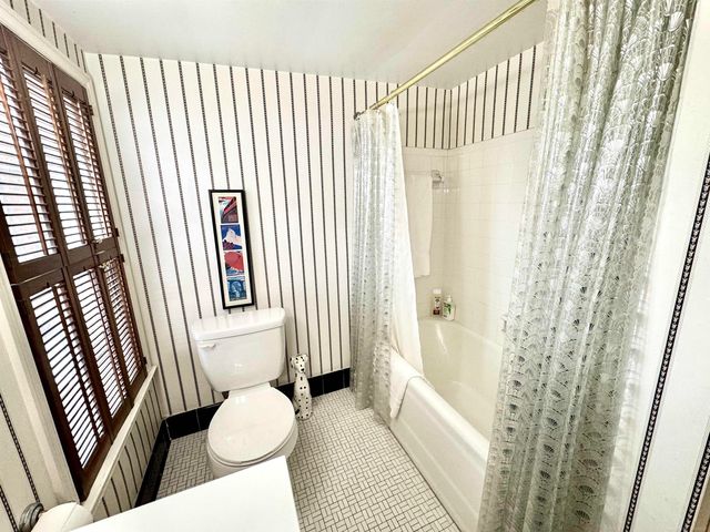 50 Cranford Lane, Grosse Pointe, MI 48230