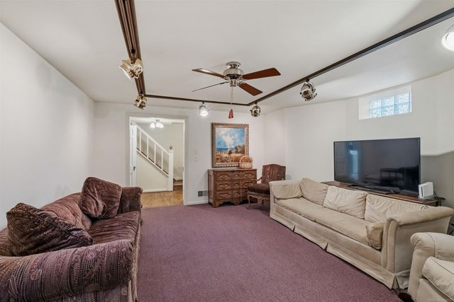50 Cranford Lane, Grosse Pointe, MI 48230