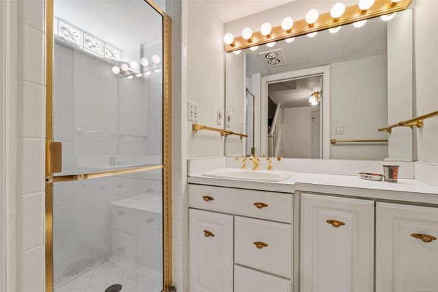 50 Cranford Lane, Grosse Pointe, MI 48230