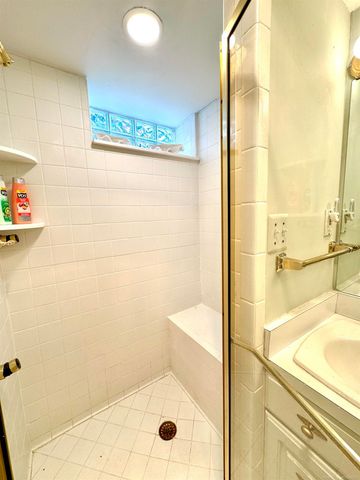 50 Cranford Lane, Grosse Pointe, MI 48230