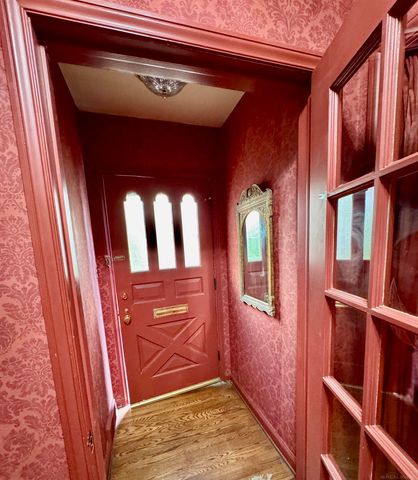 50 Cranford Lane, Grosse Pointe, MI 48230