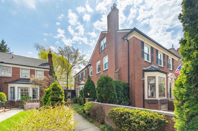 50 Cranford Lane, Grosse Pointe, MI 48230