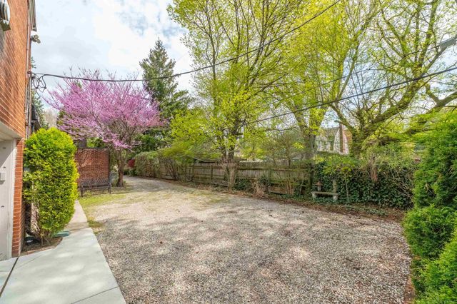 50 Cranford Lane, Grosse Pointe, MI 48230