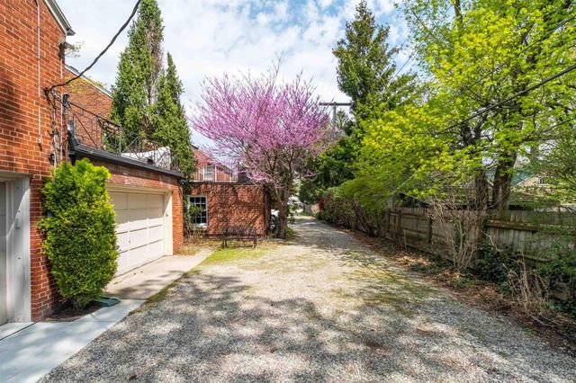 50 Cranford Lane, Grosse Pointe, MI 48230