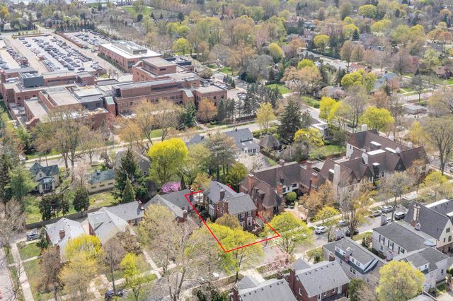 50 Cranford Lane, Grosse Pointe, MI 48230