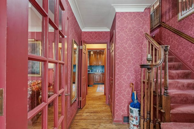 50 Cranford Lane, Grosse Pointe, MI 48230