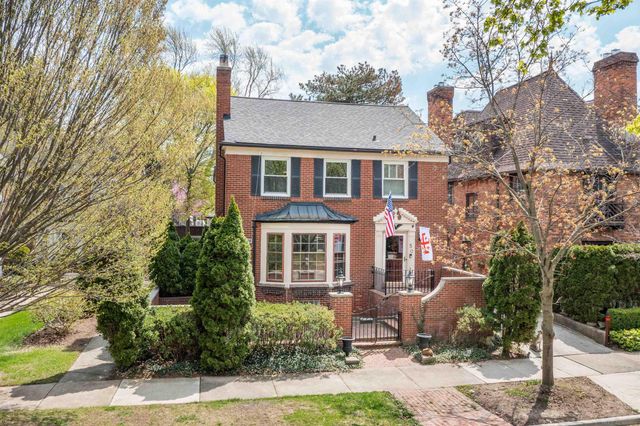 50 Cranford Lane, Grosse Pointe, MI 48230