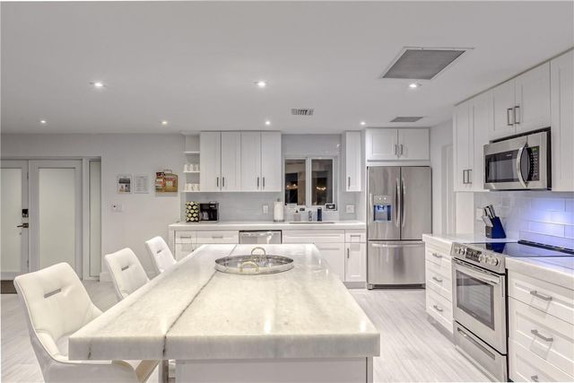 1800 SE Admirals Way, Fort Lauderdale, FL 33316