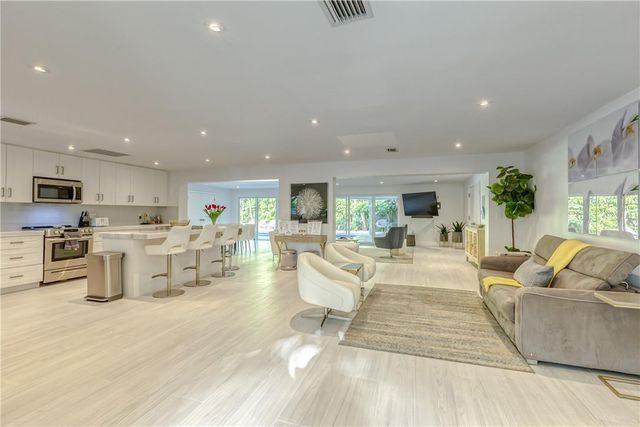 1800 SE Admirals Way, Fort Lauderdale, FL 33316