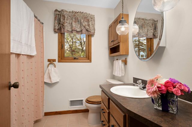 10134 Utah Avenue S, Bloomington, MN 55438