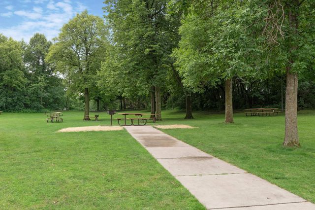 10134 Utah Avenue S, Bloomington, MN 55438