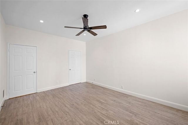 7211 Cozycroft Avenue 16, Winnetka, CA 91306