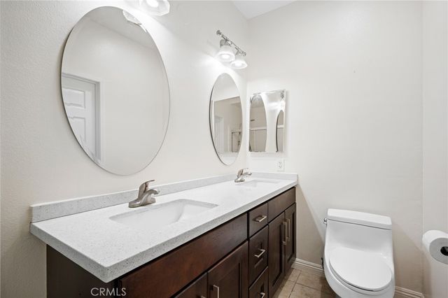 7211 Cozycroft Avenue 16, Winnetka, CA 91306
