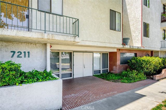 7211 Cozycroft Avenue 16, Winnetka, CA 91306